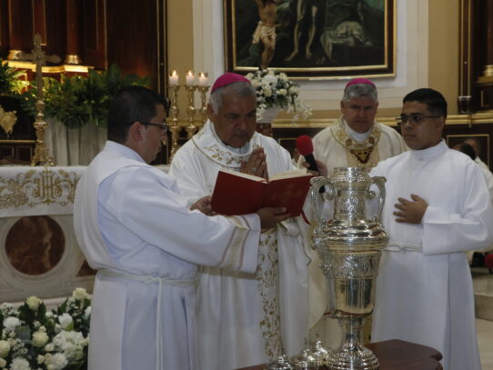 Misa Crismal en Chitré: llamado a sanar el corazón y renovar la misión de la Iglesia