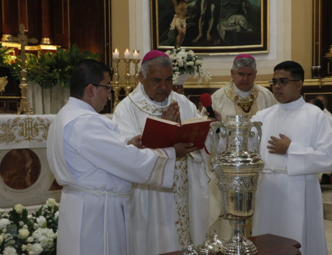 Misa Crismal en Chitré: llamado a sanar el corazón y renovar la misión de la Iglesia