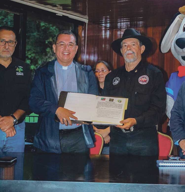 Impulsan convenio que beneficiará a  estudiantes y productores cafetaleros