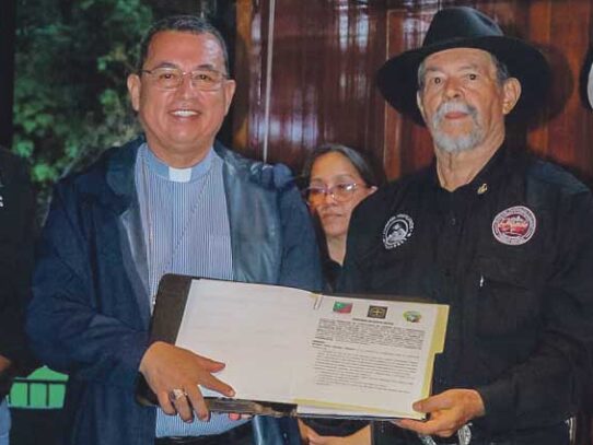 Impulsan convenio que beneficiará a  estudiantes y productores cafetaleros