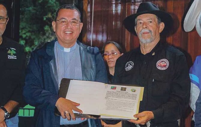 Impulsan convenio que beneficiará a  estudiantes y productores cafetaleros