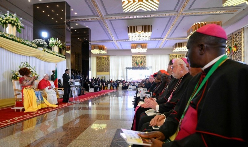 En su tercer día en África, el Papa León XIV pide una paz concreta y duradera en Camerún