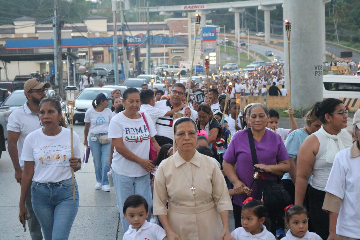 Hogar San José de Malambo celebró sus 136 años con tradicional desfile de antorchas