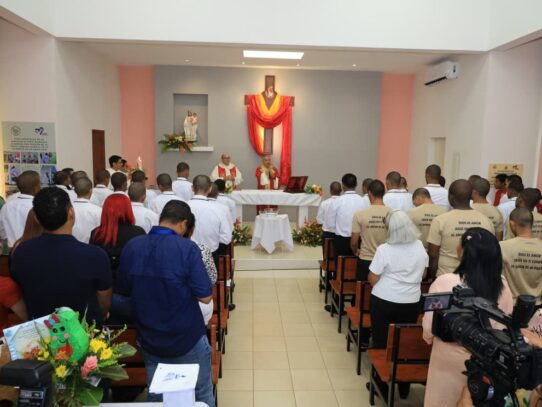 27 jóvenes reciben sacramentos en el Centro de Cumplimiento de Las Garzas