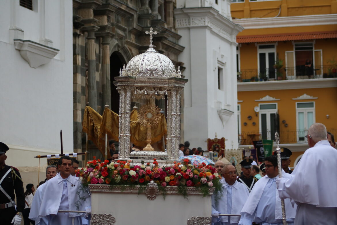 Corpus Christi llena de fe, tradición y esperanza las calles del Casco Antiguo