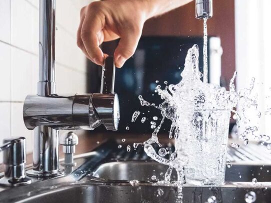 La calidad del agua se origina mucho antes de llegar al grifo