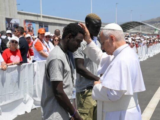 La Iglesia no puede ser indiferente al drama migratorio, afirma León XIV.