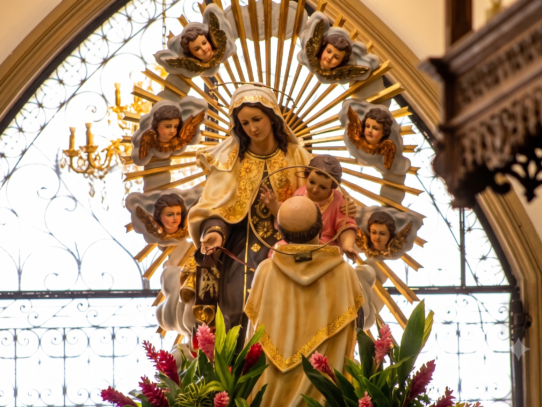 La Virgen del Carmen: una madre que guía a los fieles hacia Cristo