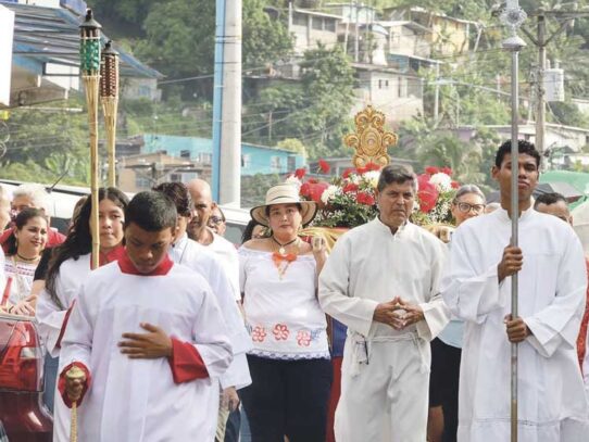 Fe y tradición: devoción de los fieles a Santa Librada en San Miguelito
