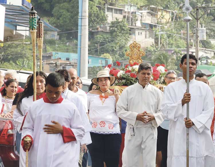 Fe y tradición: devoción de los fieles  a Santa Librada en San Miguelito