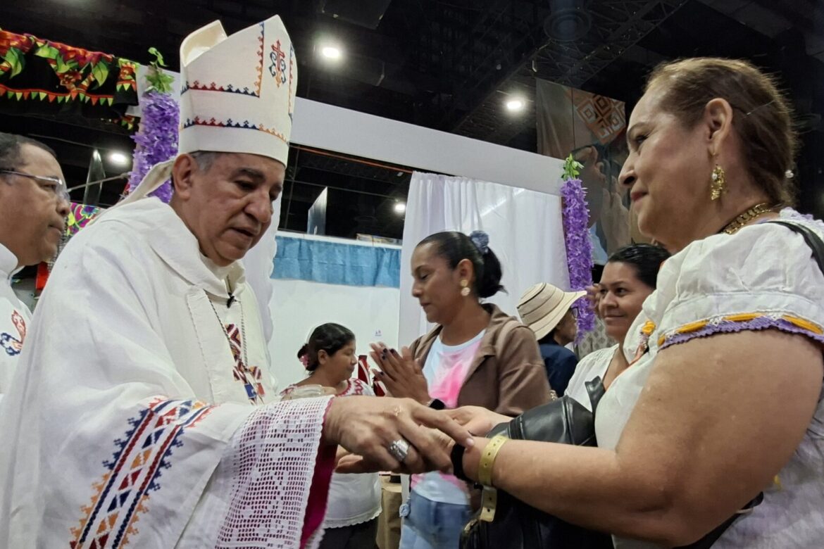 Monseñor Ulloa llama a los artesanos guardianes de la identidad de la nación