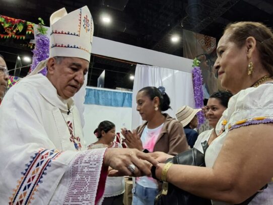 Monseñor Ulloa llama a los artesanos guardianes de la identidad de la nación