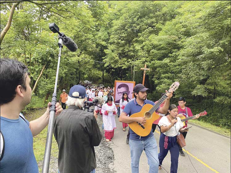 La vida del padre Gallego llega a jóvenes de Barú