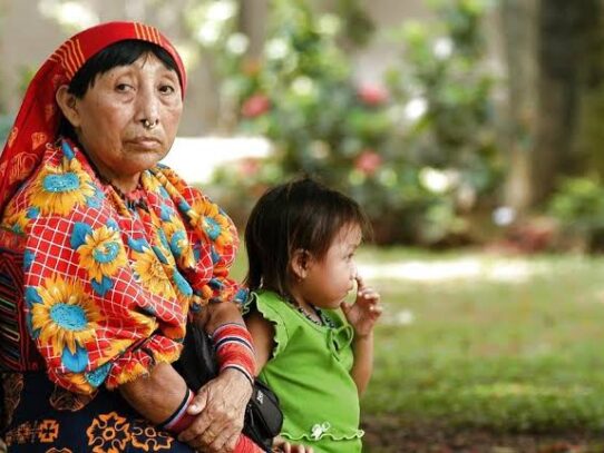 Niñez indígena en Panamá enfrenta profundas brechas de pobreza, educación y protección