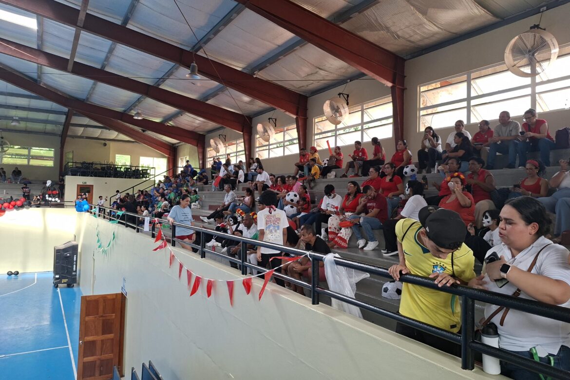 Fútbol, cultura y familia se encontraron en la Feria Familiar del San Vicente