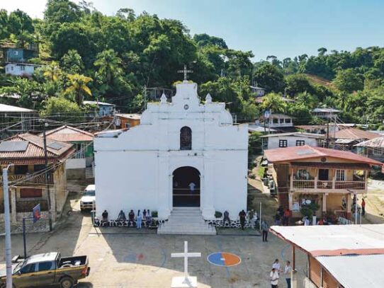 Iglesia Fortín de Chimán y sus familias protegen su patrimonio con respaldo legal